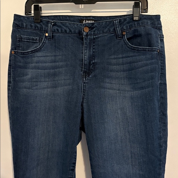 D. Jeans High Rise Kick Crop Jeans 14 - Picture 2 of 9